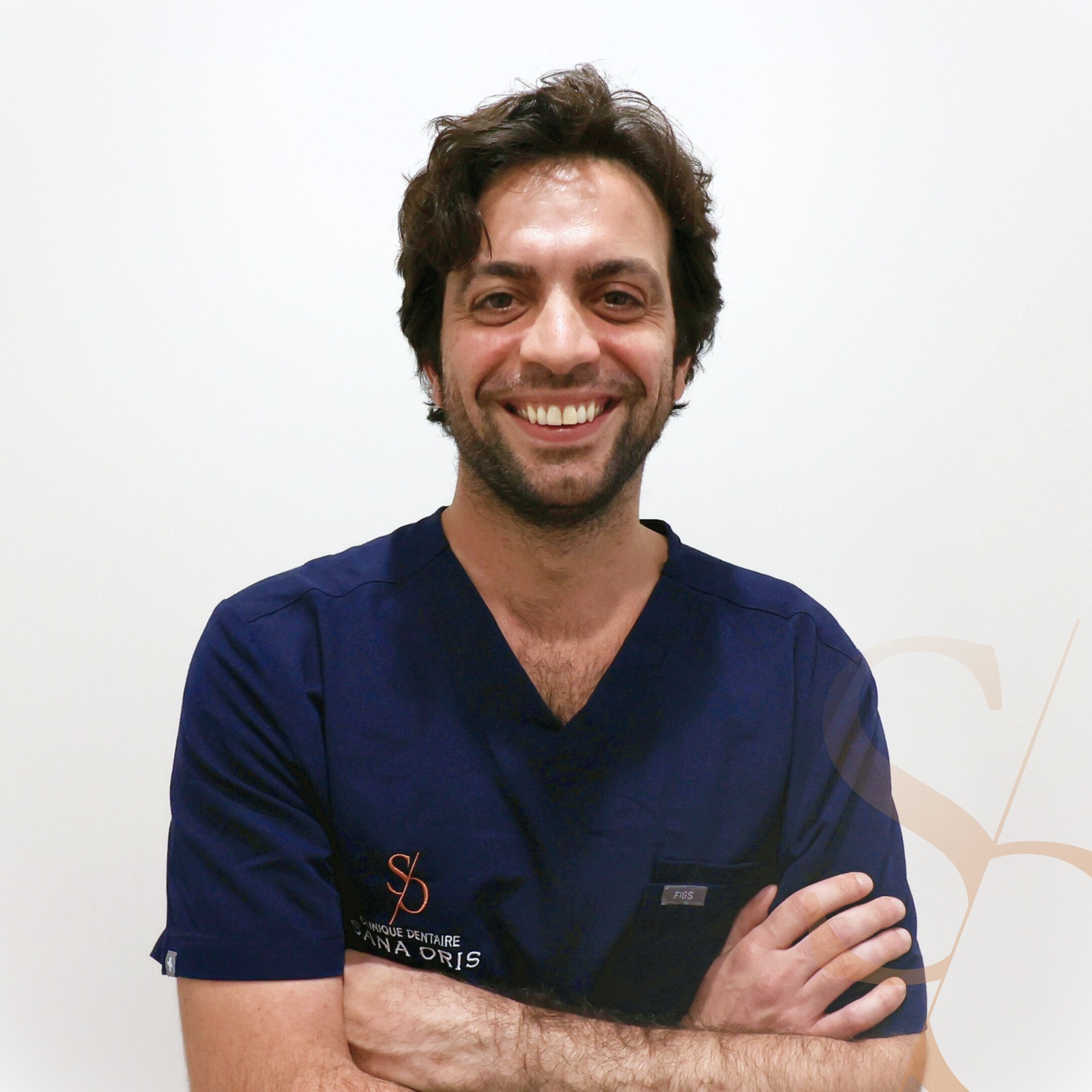 Dr Russo | Equipe médicale | Clinique dentaire Sana Oris de Roosevelt | Chirurgiens dentistes | Paris 8